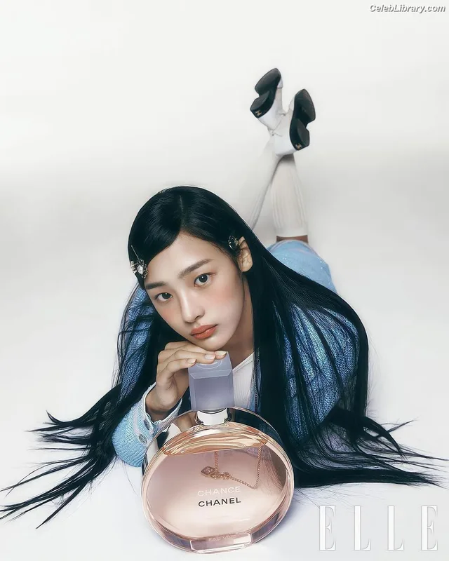 Minji (NewJeans) photo 24 of 1154