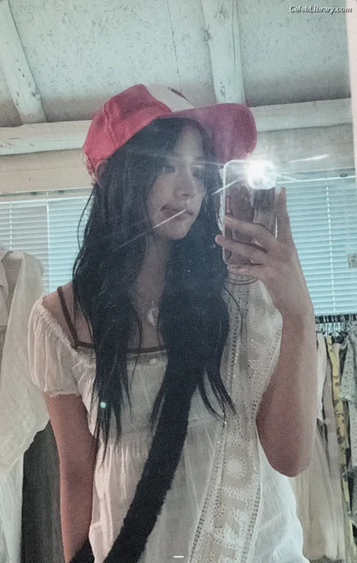 Minji (NewJeans) photo 8 of 1154