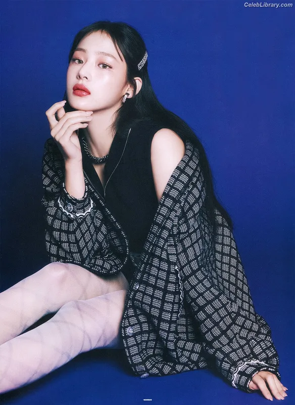 Minji (NewJeans) photo 13 of 1154