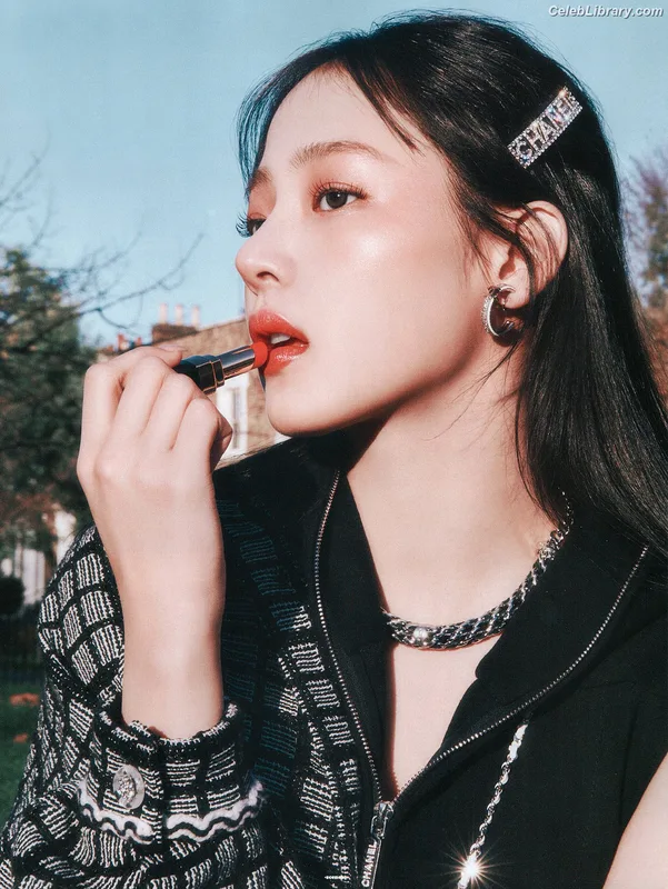 Minji (NewJeans) photo 16 of 1154