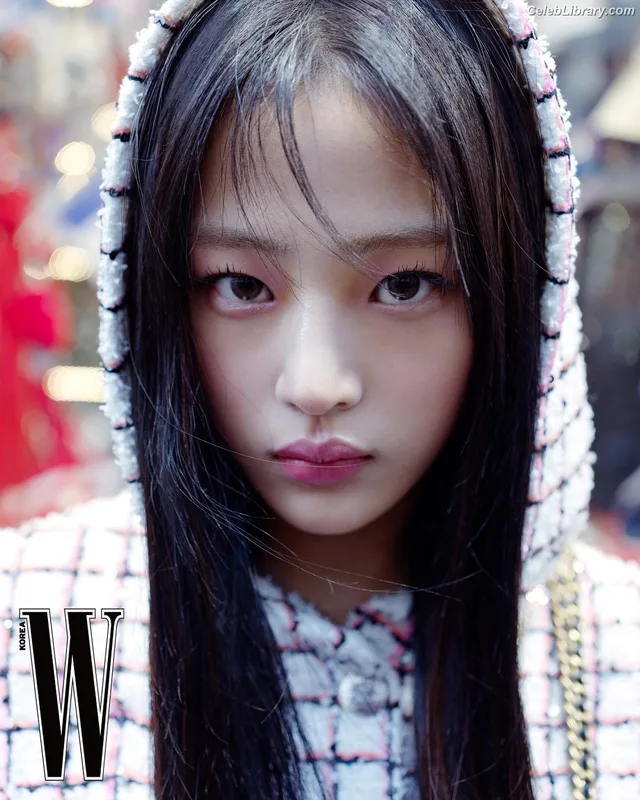 Minji (NewJeans) photo 4 of 1154