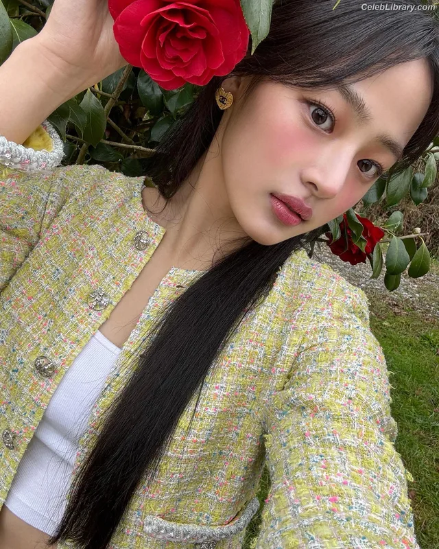 Minji (NewJeans) photo 10 of 1154