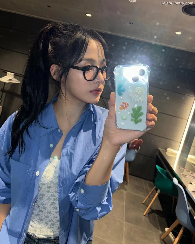 Minji (NewJeans) photo 12 of 1154