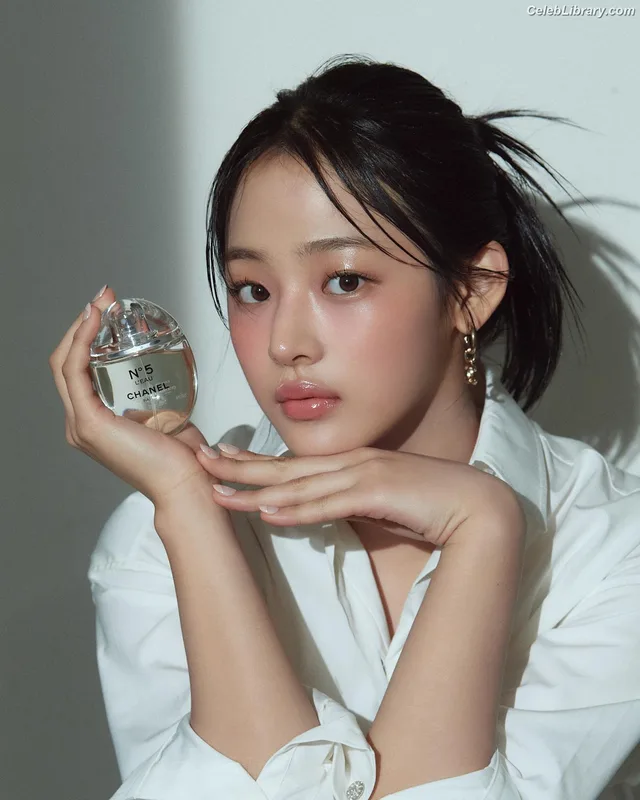 Minji (NewJeans) photo 17 of 1154