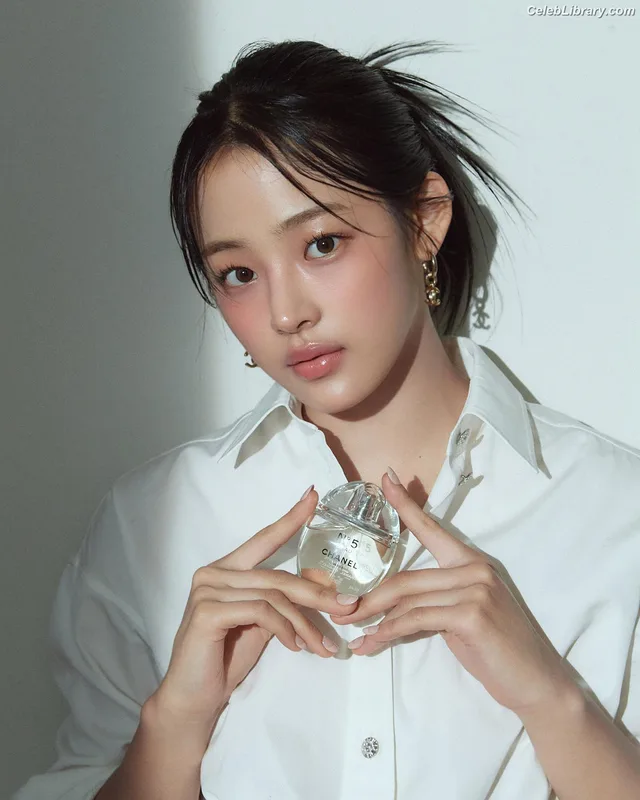 Minji (NewJeans) photo 18 of 1154