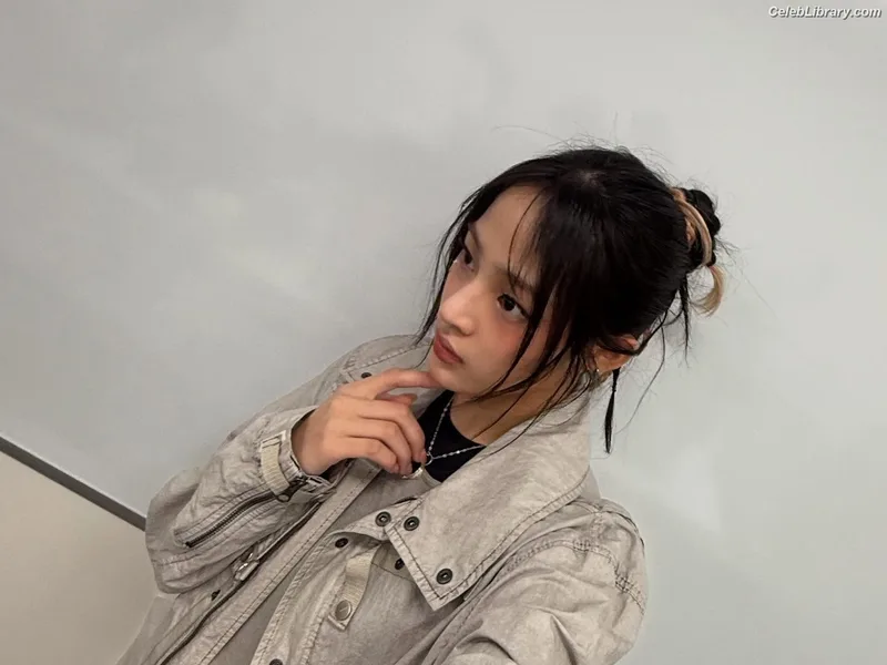 Minji (NewJeans) photo 3 of 1154