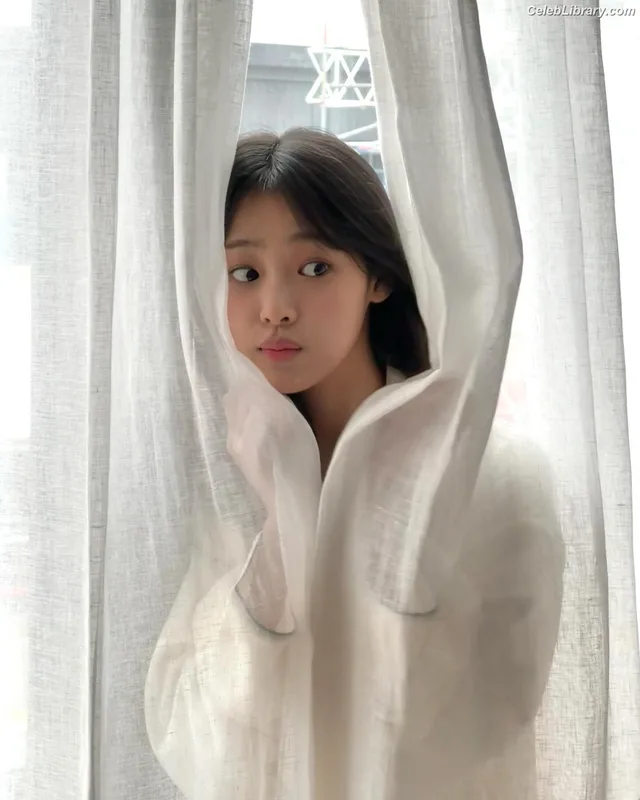 Minji (NewJeans) photo 10 of 1154