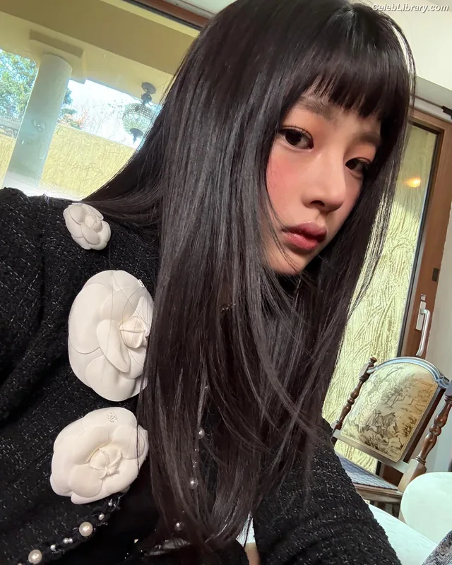 Minji (NewJeans) photo 15 of 1154