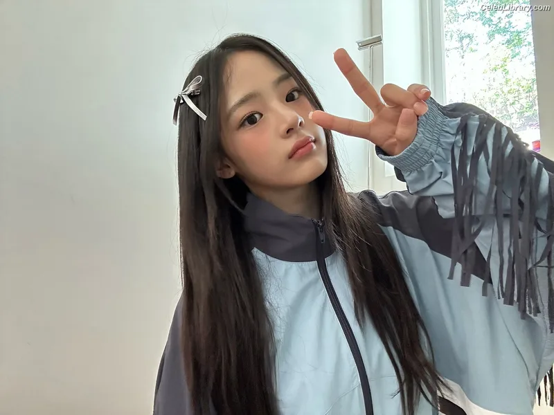 Minji (NewJeans) photo 2 of 1154