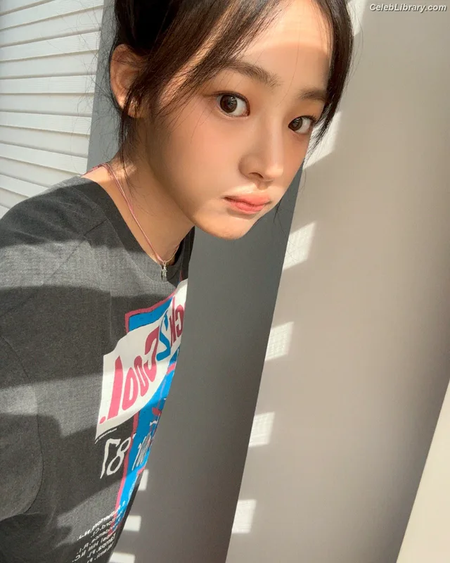 Minji (NewJeans) photo 7 of 1154