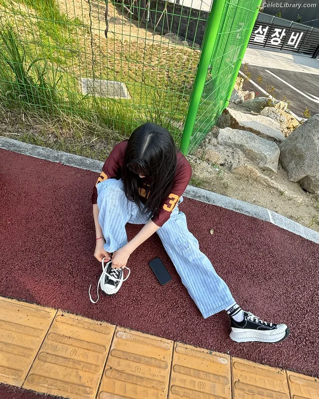 Minji (NewJeans) photo 8 of 1154