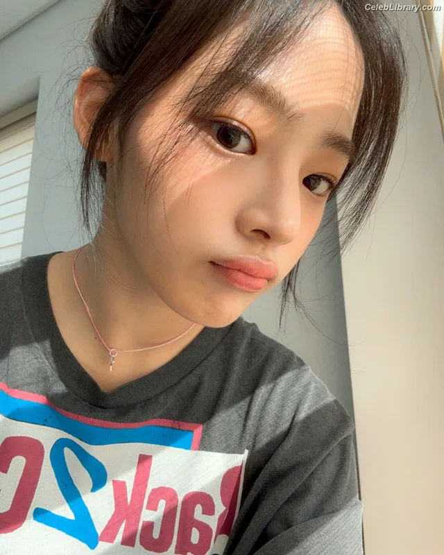 Minji (NewJeans) photo 9 of 1154
