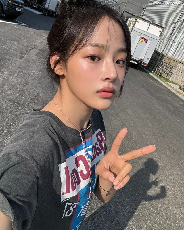 Minji (NewJeans) photo 11 of 1154