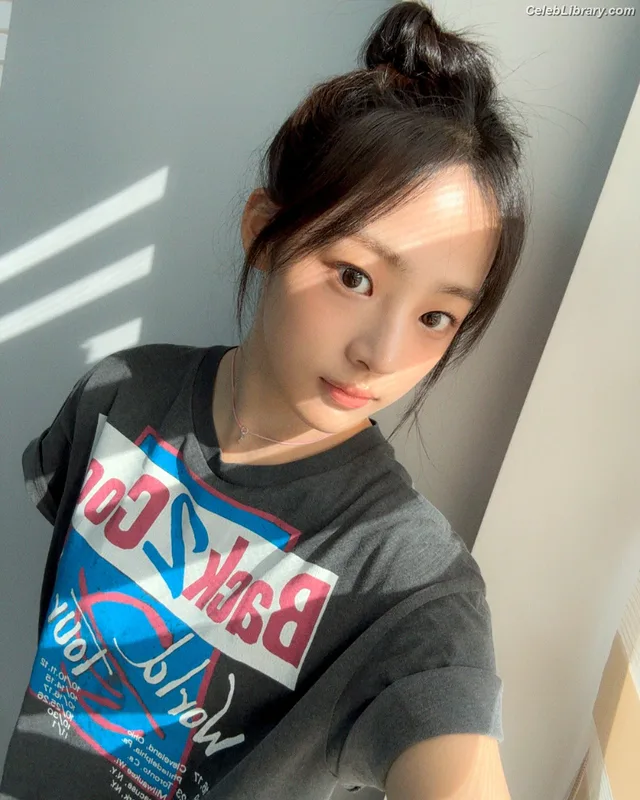 Minji (NewJeans) photo 13 of 1154