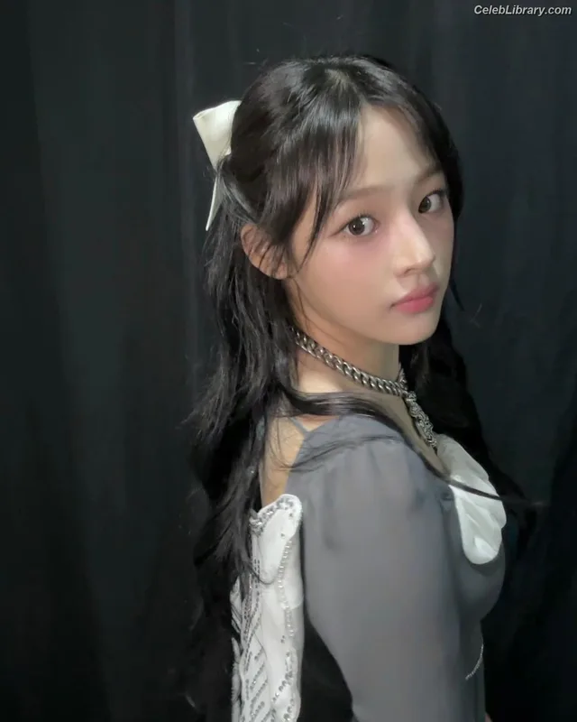 Minji (NewJeans) photo 18 of 1154