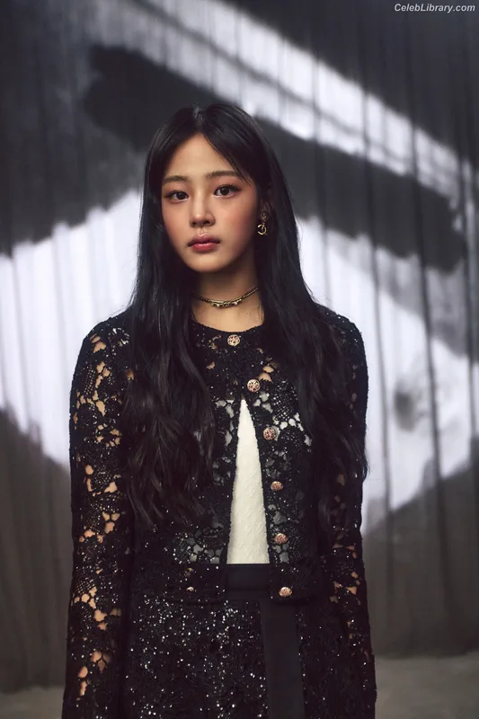 Minji (NewJeans) photo 6 of 1154