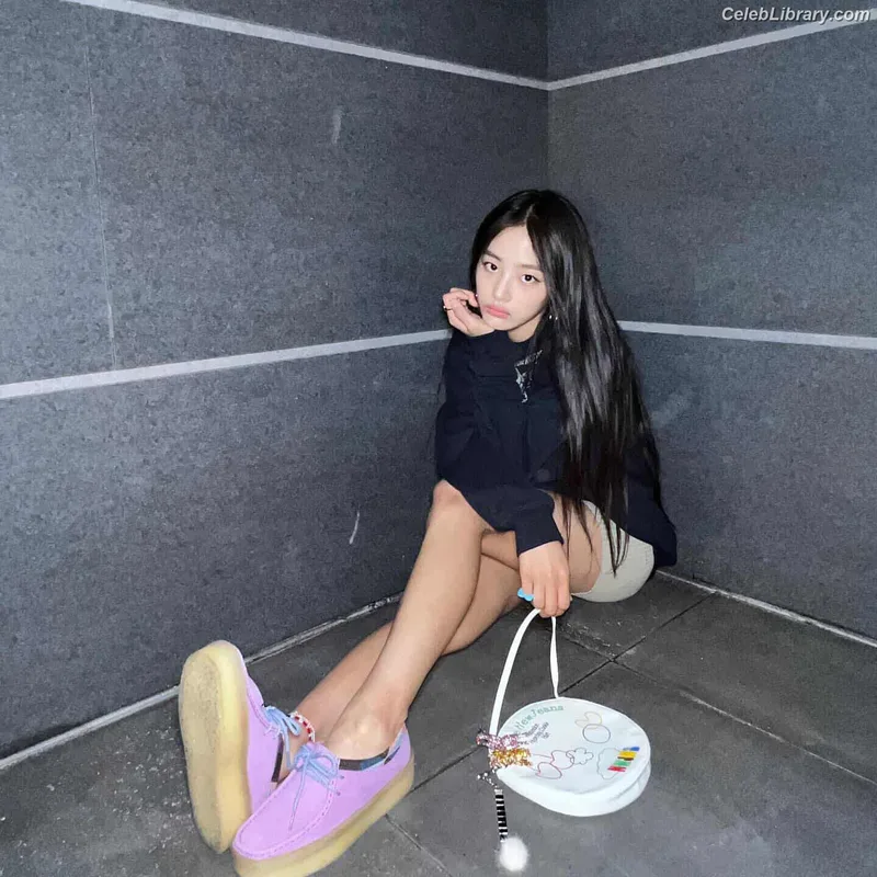 Minji (NewJeans) photo 13 of 1154