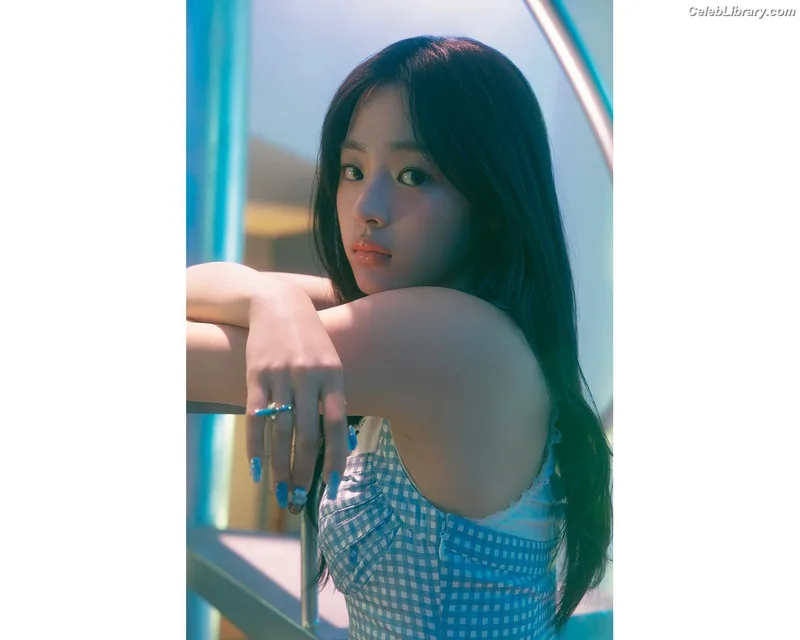 Minji (NewJeans) photo 15 of 1154