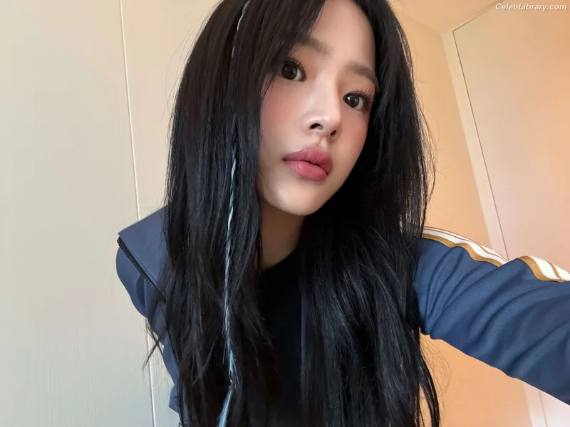 Minji (NewJeans) photo 20 of 1154