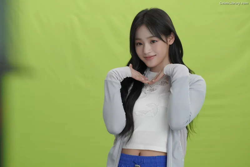 Minji (NewJeans) photo 23 of 1154