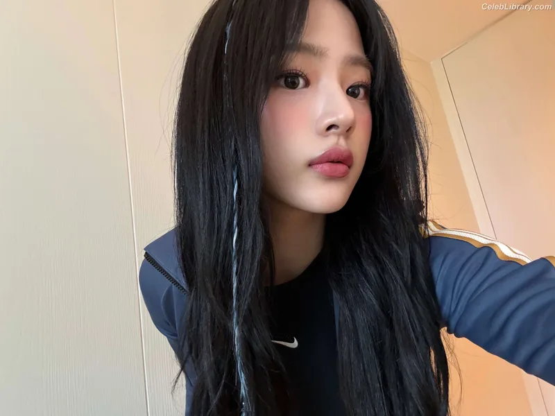 Minji (NewJeans) photo 2 of 1154