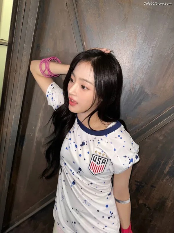 Minji (NewJeans) photo 8 of 1154