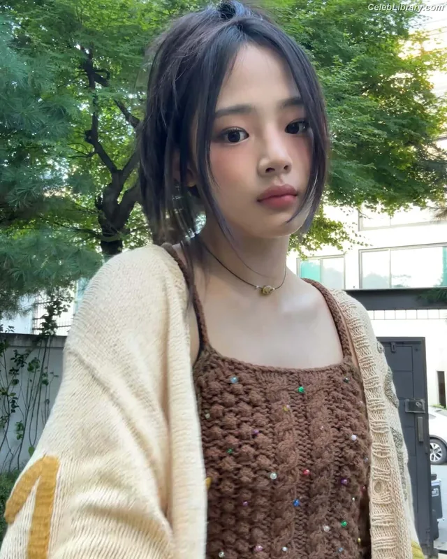 Minji (NewJeans) photo 11 of 1154