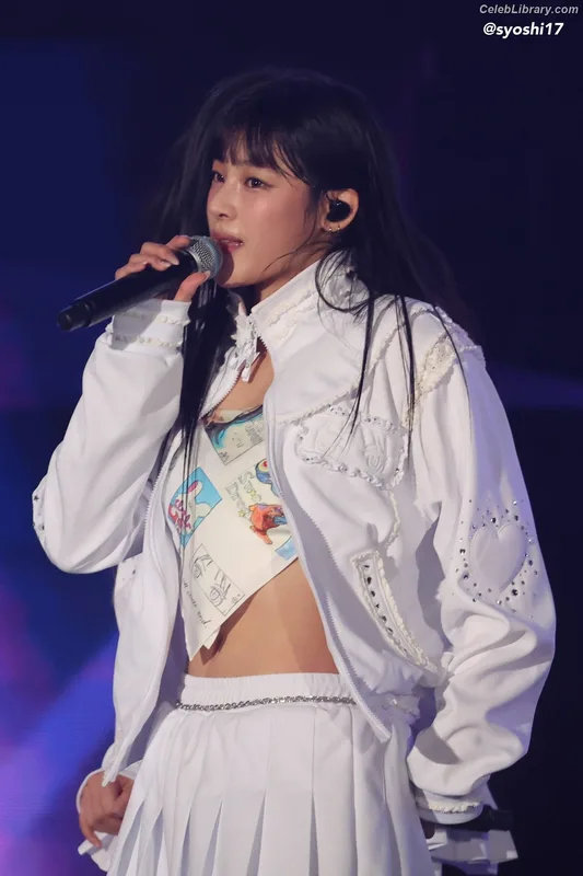 Minji (NewJeans) photo 18 of 1154