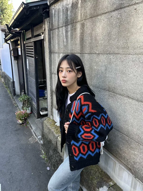 Minji (NewJeans) photo 2 of 1154