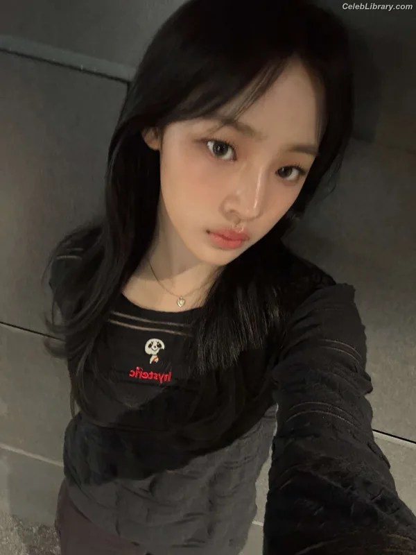 Minji (NewJeans) photo 6 of 1154