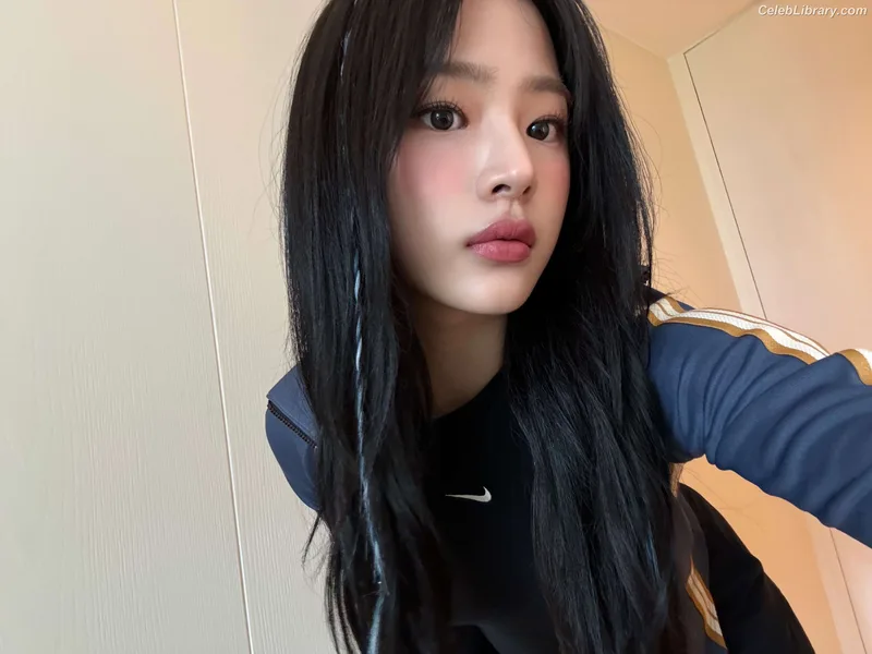 Minji (NewJeans) photo 8 of 1154