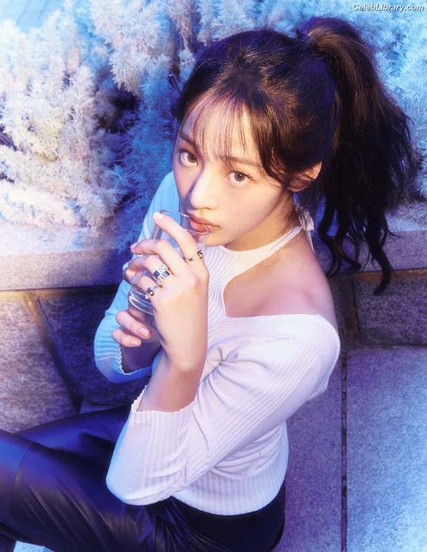 Minji (NewJeans) photo 9 of 1154