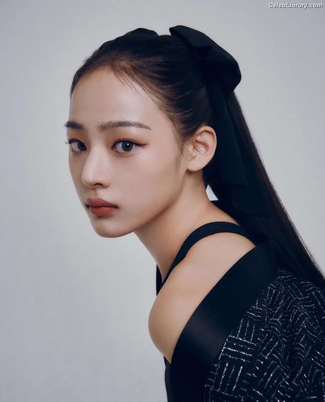 Minji (NewJeans) photo 14 of 1154