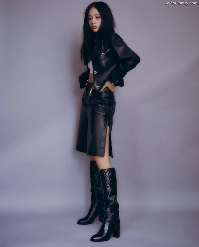 Minji (NewJeans) photo 16 of 1154