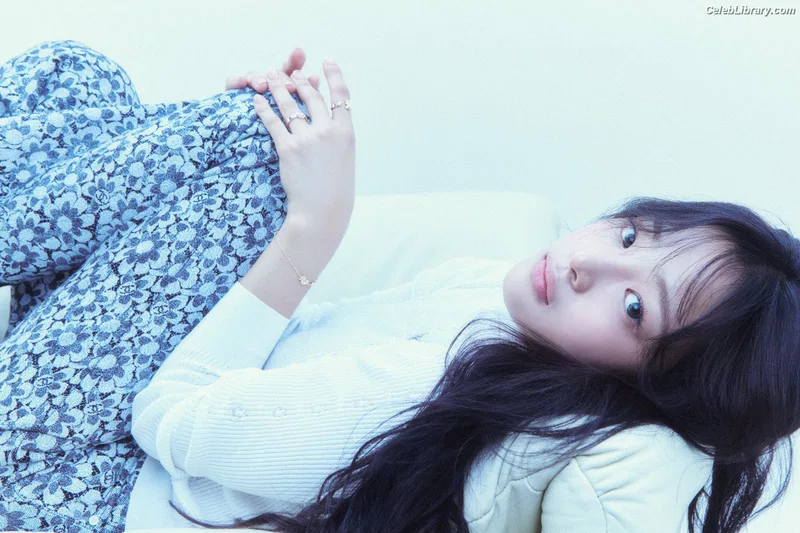 Minji (NewJeans) photo 19 of 1154