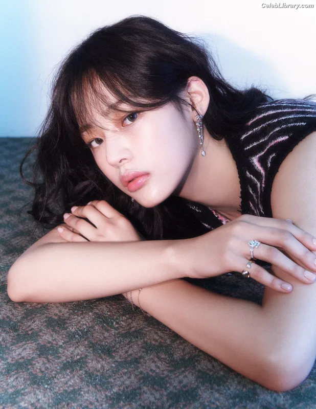 Minji (NewJeans) photo 21 of 1154