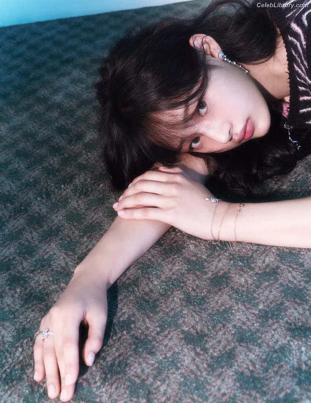 Minji (NewJeans) photo 22 of 1154