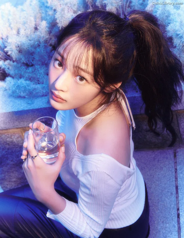 Minji (NewJeans) photo 1 of 1154