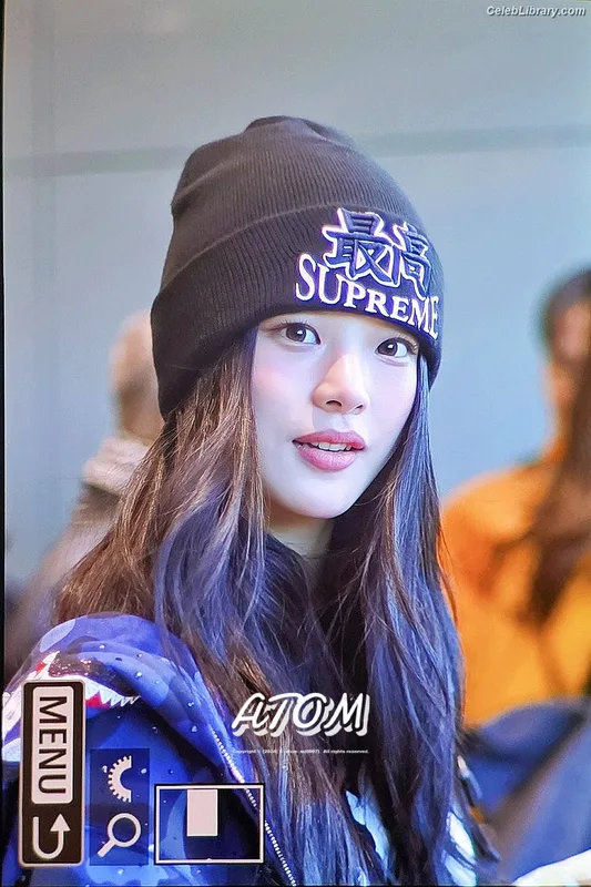 Minji (NewJeans) photo 9 of 1154