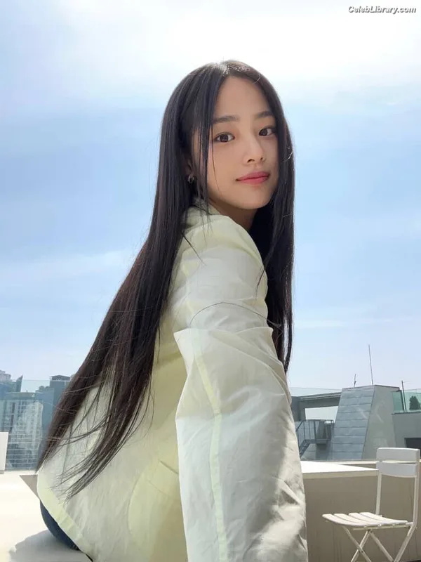 Minji (NewJeans) photo 11 of 1154