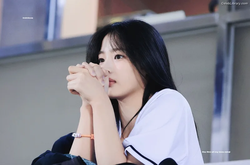 Minji (NewJeans) photo 18 of 1154
