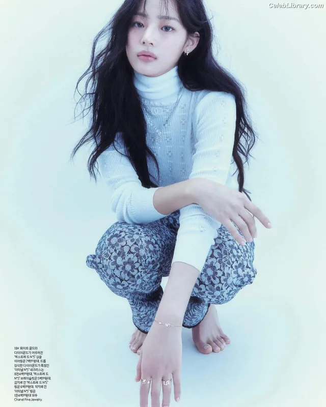 Minji (NewJeans) photo 4 of 1154