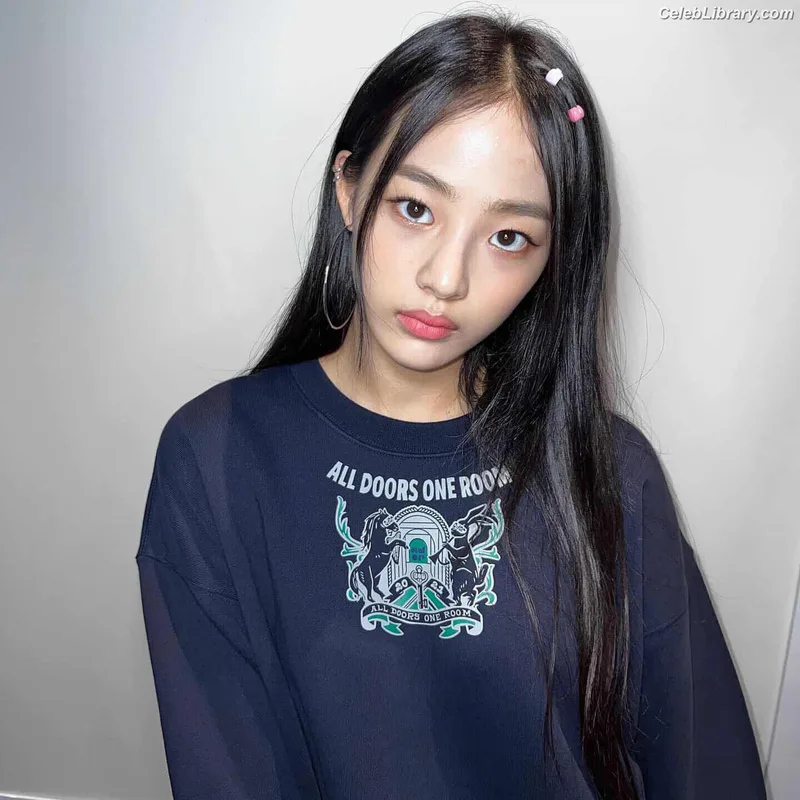 Minji (NewJeans) photo 9 of 1154