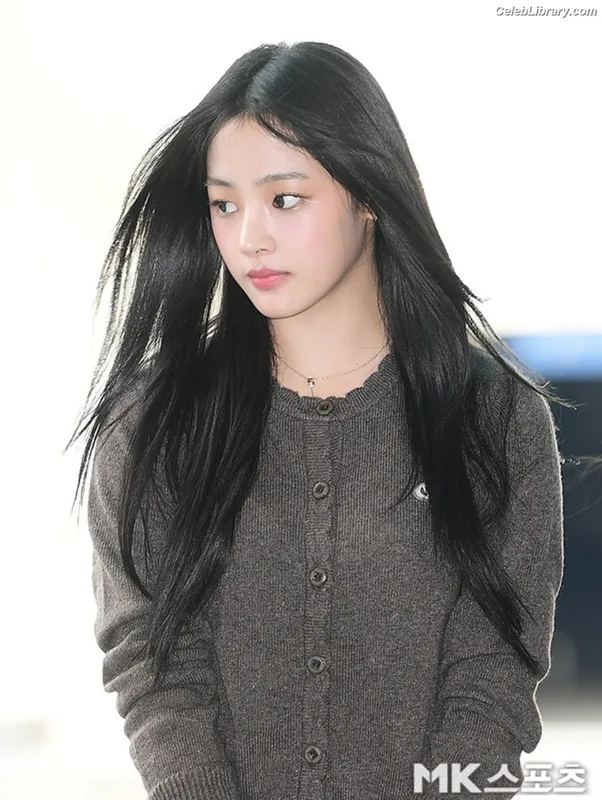 Minji (NewJeans) photo 11 of 1154