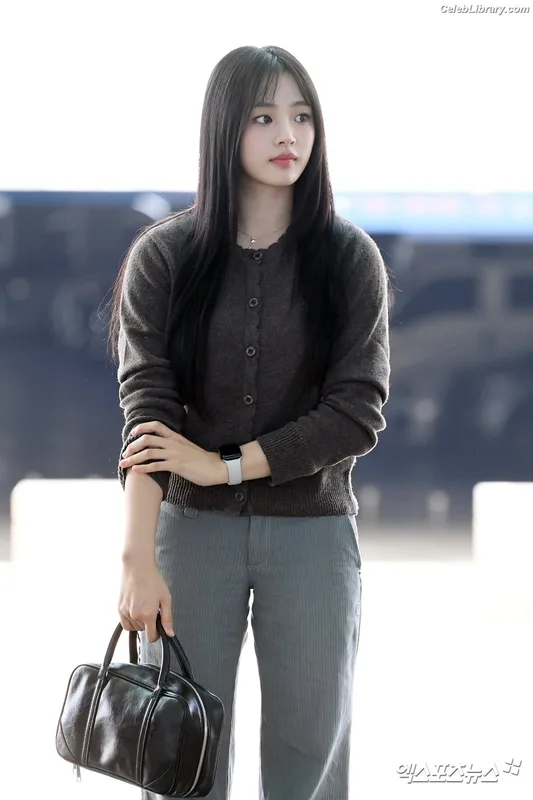 Minji (NewJeans) photo 13 of 1154
