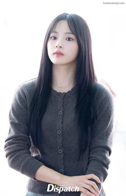 Minji (NewJeans) photo 16 of 1154