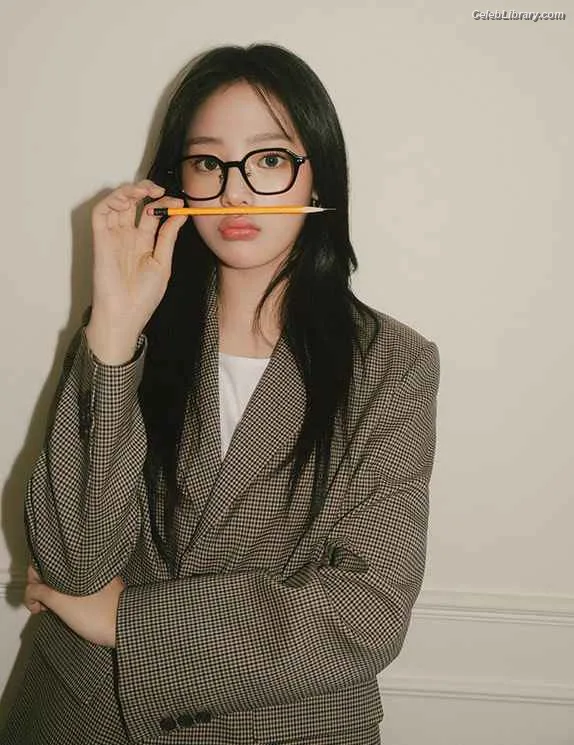 Minji (NewJeans) photo 20 of 1154