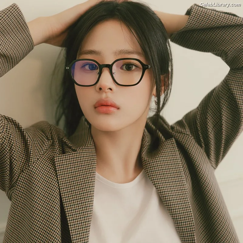 Minji (NewJeans) photo 22 of 1154