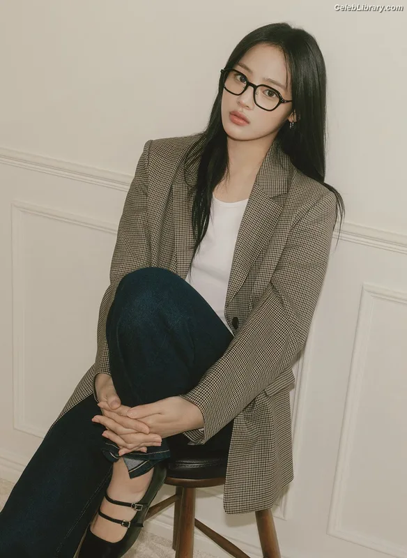 Minji (NewJeans) photo 23 of 1154