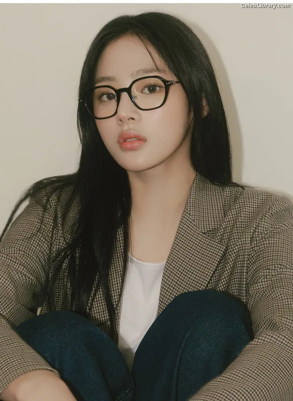 Minji (NewJeans) photo 24 of 1154